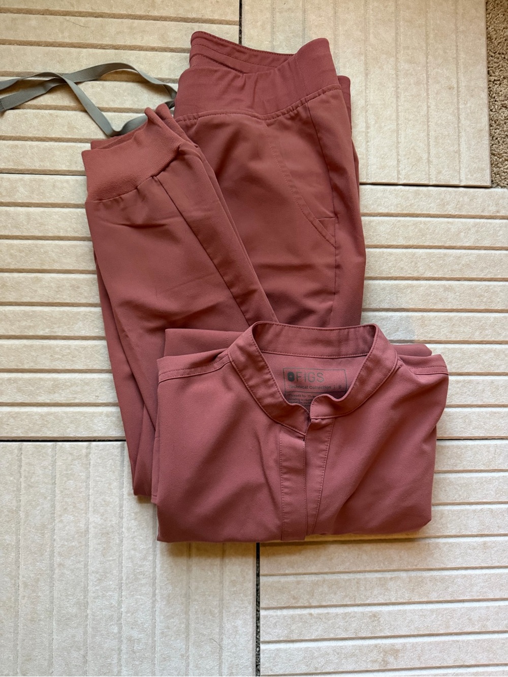 Figs Mauve Scrub Set Rafaela Top (Size S) + Joggers (Size M/P)